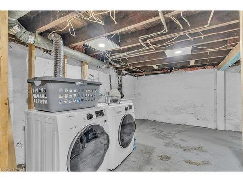 15 Lincoln Street, Hamilton, ON - Indoor Photo Showing Laundry Room