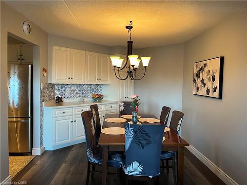 307-8 Christopher Court, Guelph, ON - Indoor Photo Showing Dining Room