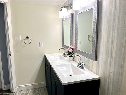 307-8 Christopher Court, Guelph, ON - Indoor Photo Showing Bathroom