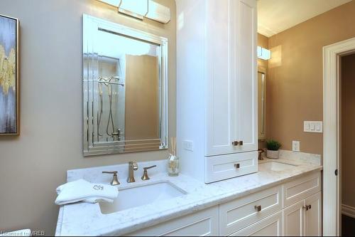 5138 Cherryhill Crescent, Burlington, ON - Indoor Photo Showing Bathroom
