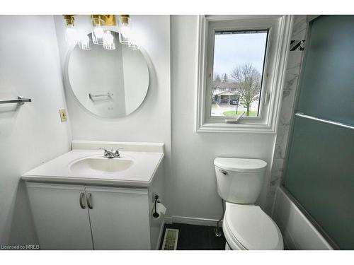 17-160 Conway Drive, London, ON - Indoor Photo Showing Bathroom