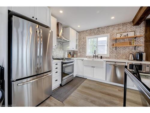 16 William Avenue, Wasaga Beach, ON - Indoor Photo Showing Kitchen With Upgraded Kitchen