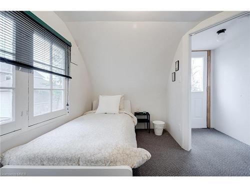 16 William Avenue, Wasaga Beach, ON - Indoor Photo Showing Bedroom