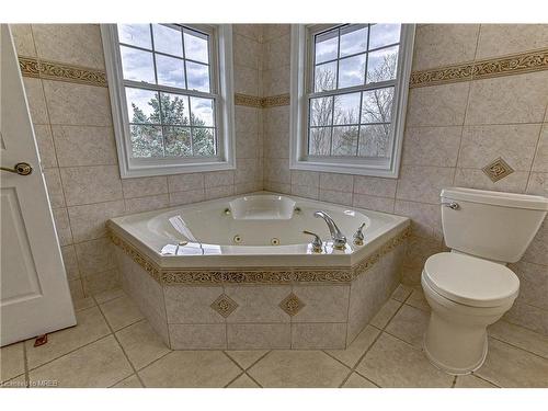 15 Royal York Court, St. George, ON - Indoor Photo Showing Bathroom