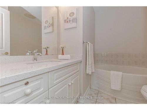 709-50 Old Mill Road, Oakville, ON - Indoor Photo Showing Bathroom