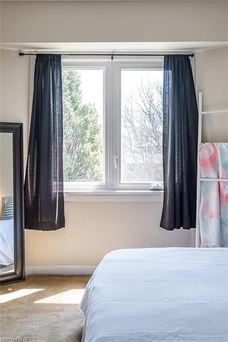937 Chippenham Drive, Mississauga, ON - Indoor Photo Showing Bedroom