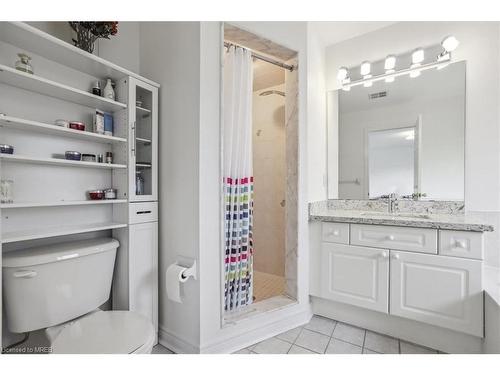5372 Hollypoint Avenue, Mississauga, ON - Indoor Photo Showing Bathroom