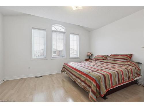 5372 Hollypoint Avenue, Mississauga, ON - Indoor Photo Showing Bedroom