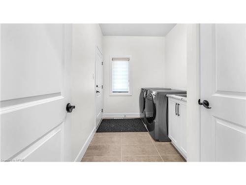 3848 Big Leaf Trail, London, ON - Indoor Photo Showing Laundry Room