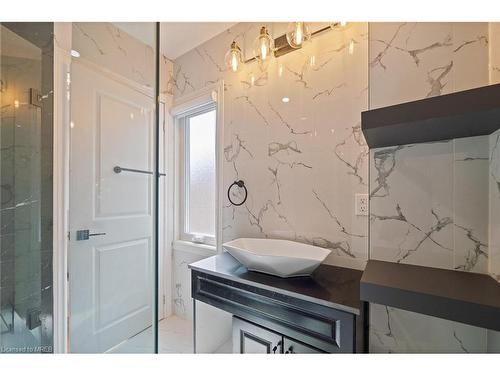 126 Walter Street, Kitchener, ON - Indoor Photo Showing Bathroom