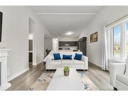 10-550 Grey Street, Brantford, ON - Indoor Photo Showing Living Room