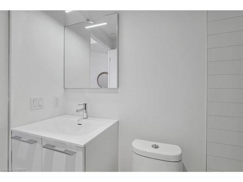 811-200 Sudbury Street, Toronto, ON - Indoor Photo Showing Bathroom