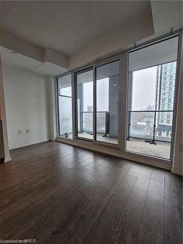 714-251 Jarvis Street, Toronto, ON - Indoor Photo Showing Other Room