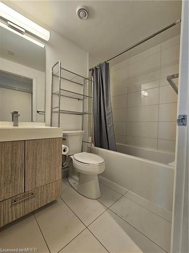 714-251 Jarvis Street, Toronto, ON - Indoor Photo Showing Bathroom