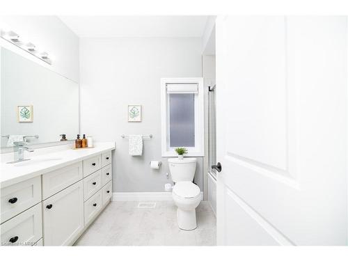 172 Hollybrook Trail, Kitchener, ON - Indoor Photo Showing Bathroom