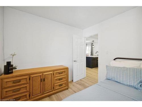 4566 Sixth Avenue, Niagara Falls, ON - Indoor Photo Showing Bedroom