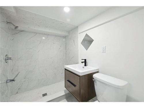 4566 Sixth Avenue, Niagara Falls, ON - Indoor Photo Showing Bathroom