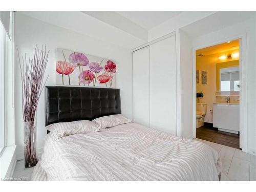 1108-5 Buttermill Avenue, Vaughan, ON - Indoor Photo Showing Bedroom