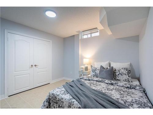 3263 Pringle Street, Mississauga, ON - Indoor Photo Showing Bedroom