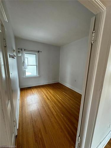 9 Grantham Avenue, St. Catharines, ON - Indoor Photo Showing Other Room