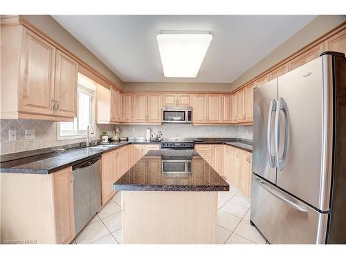 5225 Swiftcurrent Trail, Mississauga, ON - Indoor Photo Showing Kitchen