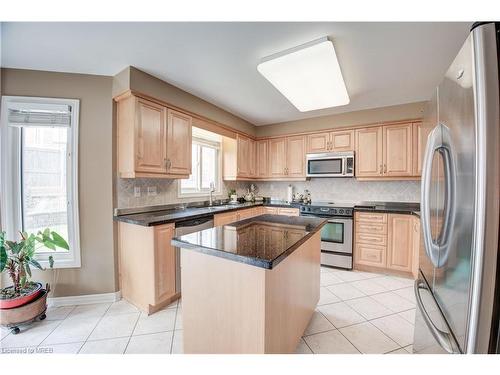 5225 Swiftcurrent Trail, Mississauga, ON - Indoor Photo Showing Kitchen