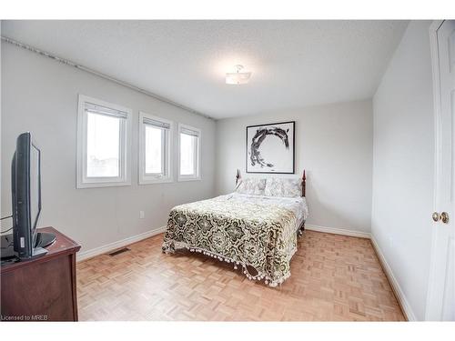 5225 Swiftcurrent Trail, Mississauga, ON - Indoor Photo Showing Bedroom