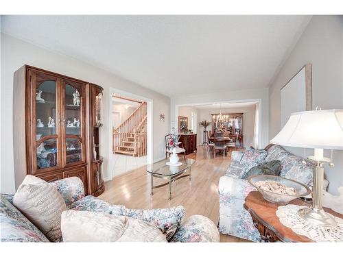5225 Swiftcurrent Trail, Mississauga, ON - Indoor Photo Showing Living Room