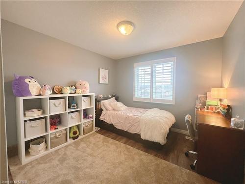 154 Newcastle Drive, Kitchener, ON - Indoor Photo Showing Bedroom