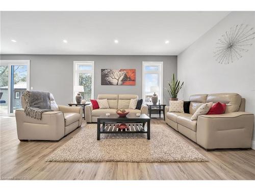131 Ronnies Way, Mount Forest, ON - Indoor Photo Showing Living Room