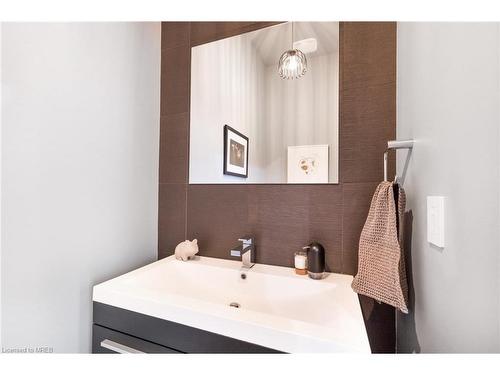 223 Jennings Crescent, Oakville, ON - Indoor Photo Showing Bathroom