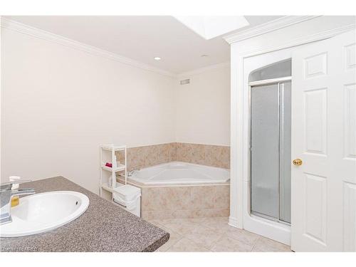 8A Hainer Street, St. Catharines, ON - Indoor Photo Showing Bathroom