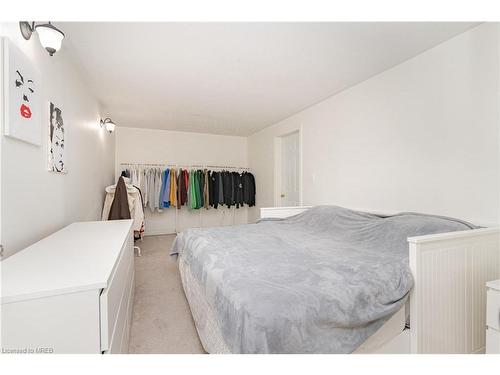 8A Hainer Street, St. Catharines, ON - Indoor Photo Showing Bedroom