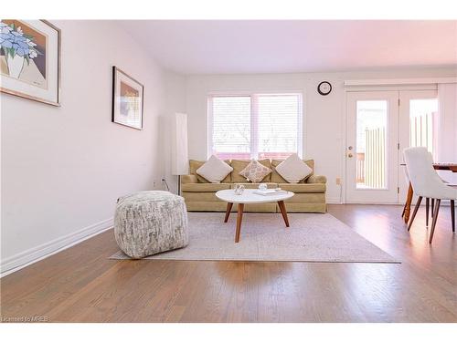 8A Hainer Street, St. Catharines, ON - Indoor Photo Showing Living Room