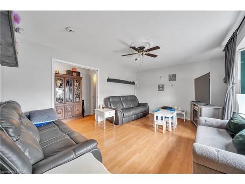65 Brooklyne Road, Cambridge, ON - Indoor Photo Showing Living Room