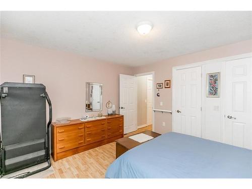 5 Pennsylvania Avenue, Wasaga Beach, ON - Indoor Photo Showing Bedroom