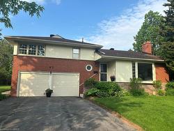 82 Roy Drive  Mississauga, ON L5M 1A7