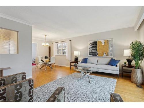 82 Roy Drive, Mississauga, ON - Indoor Photo Showing Living Room