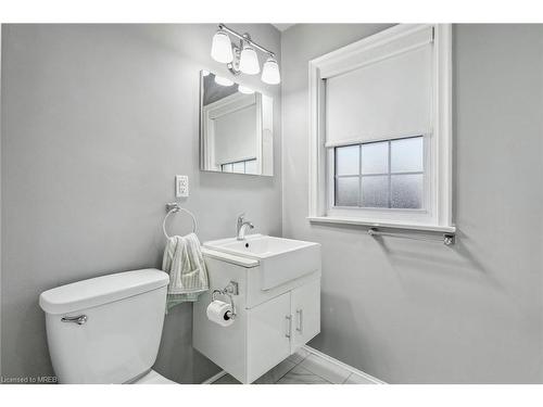 82 Roy Drive, Mississauga, ON - Indoor Photo Showing Bathroom