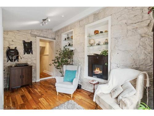 38 Waterloo Avenue, Guelph, ON - Indoor Photo Showing Living Room With Fireplace