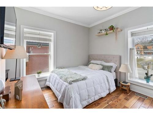 38 Waterloo Avenue, Guelph, ON - Indoor Photo Showing Bedroom