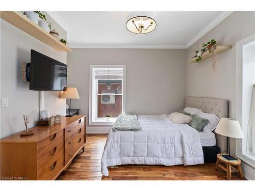 38 Waterloo Avenue, Guelph, ON - Indoor Photo Showing Bedroom