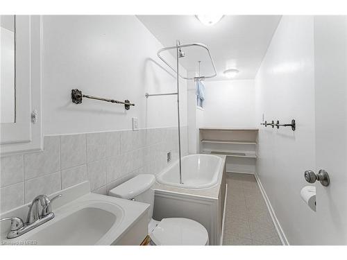 51 Fourth Street, Welland, ON - Indoor Photo Showing Bathroom