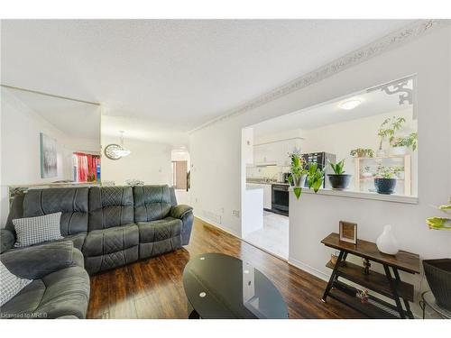 36-502 Barton Street, Hamilton, ON - Indoor Photo Showing Living Room