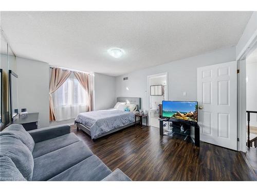 36-502 Barton Street, Hamilton, ON - Indoor Photo Showing Bedroom