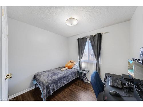 36-502 Barton Street, Hamilton, ON - Indoor Photo Showing Bedroom