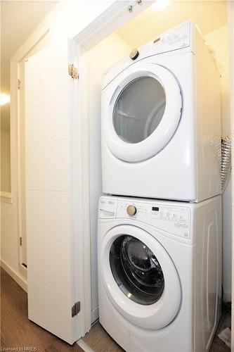80-369 Essa Road, Barrie, ON - Indoor Photo Showing Laundry Room