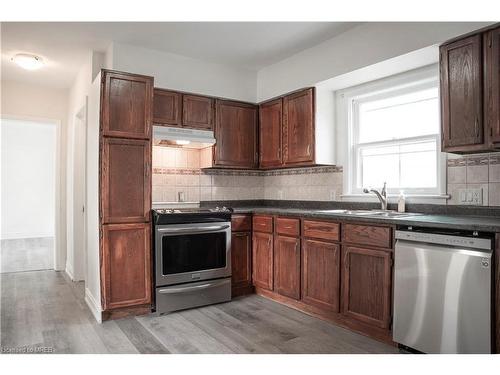 10 Springdale Avenue, St. Catharines, ON - Indoor Photo Showing Kitchen