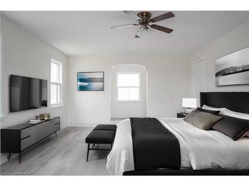 10 Springdale Avenue, St. Catharines, ON - Indoor Photo Showing Bedroom