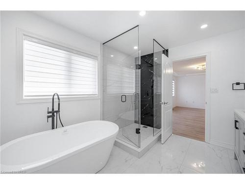 3020 Hawktail Crescent, Mississauga, ON - Indoor Photo Showing Bathroom